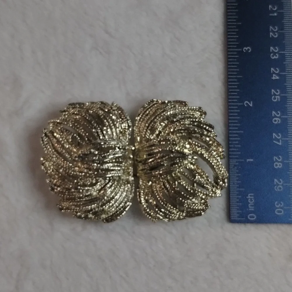 Vintage Jon Tay Gold‎ Tone Textured Feather Leaf Swirl Interlocking Belt Buckle